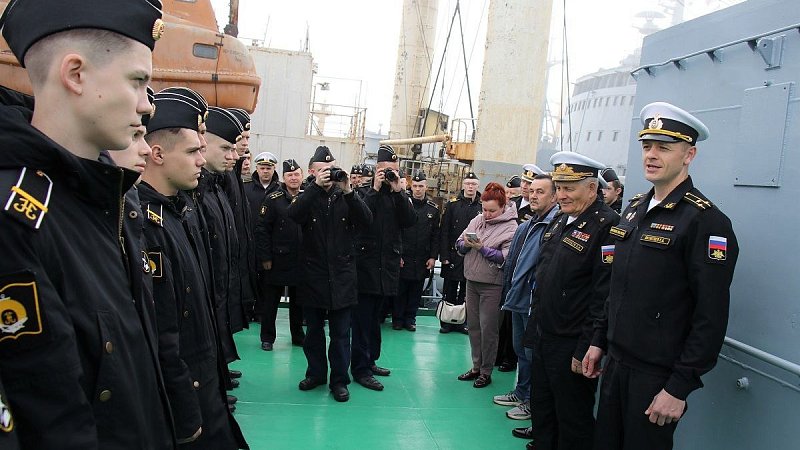 Нахимовцы на борту ОДК "Ослябя"